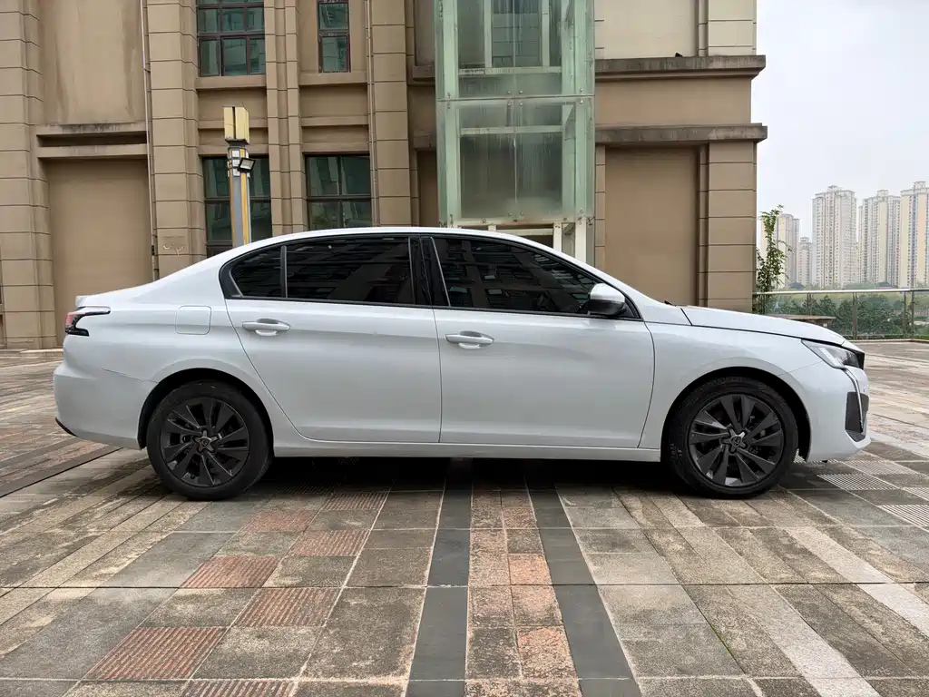 Peugeot 408 — миниатюра 7