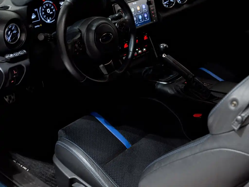 Subaru BRZ 2.4L Manual 10th Anniversary Commemorative Edition, фото 8