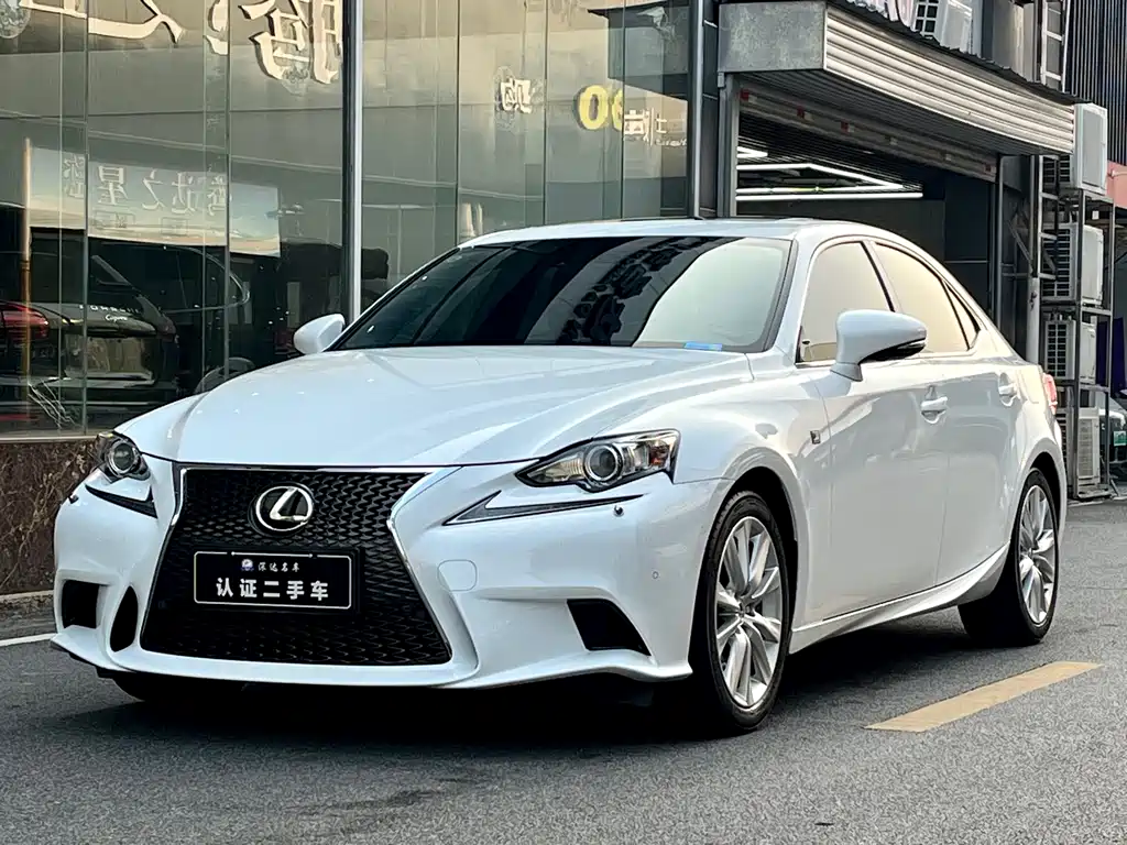 LEXUS IS