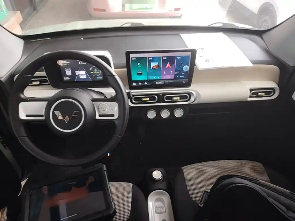 Wuling MINIEV — миниатюра 10
