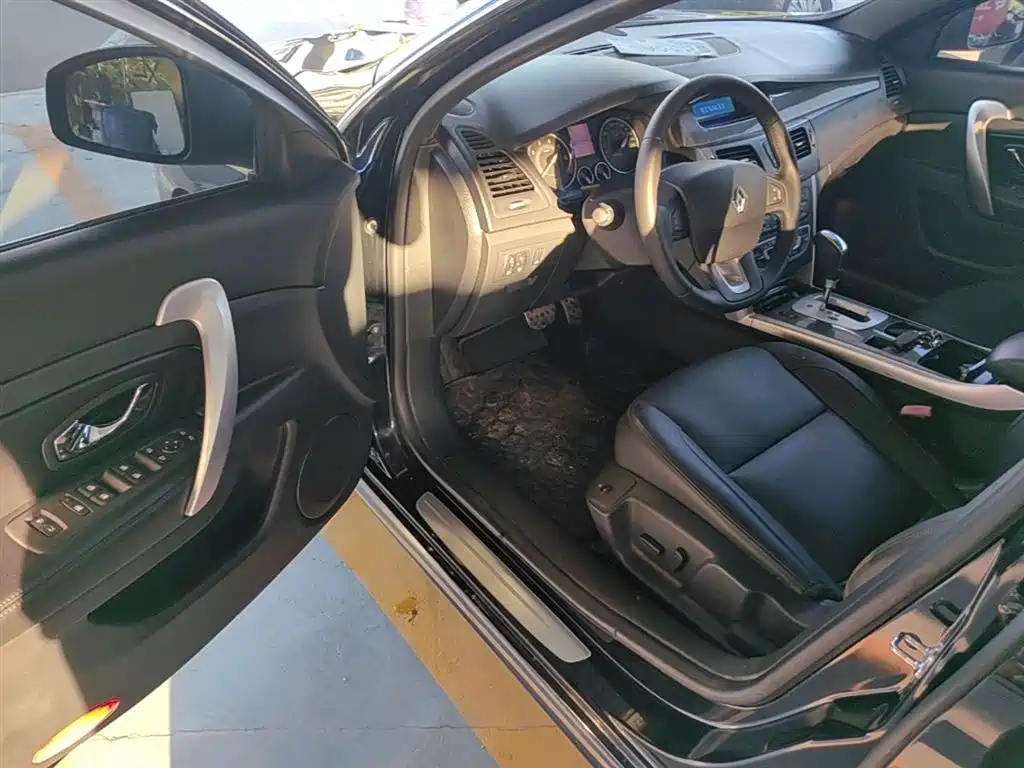 Renault Latitude — миниатюра 16