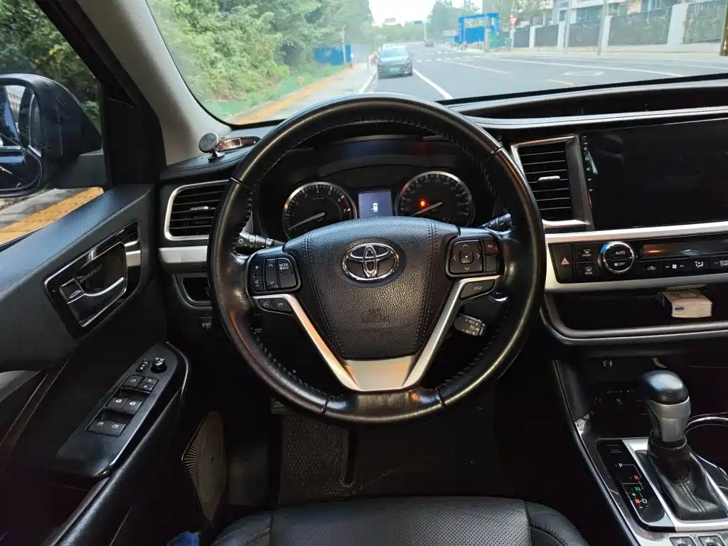 Toyota Highlander — миниатюра 11