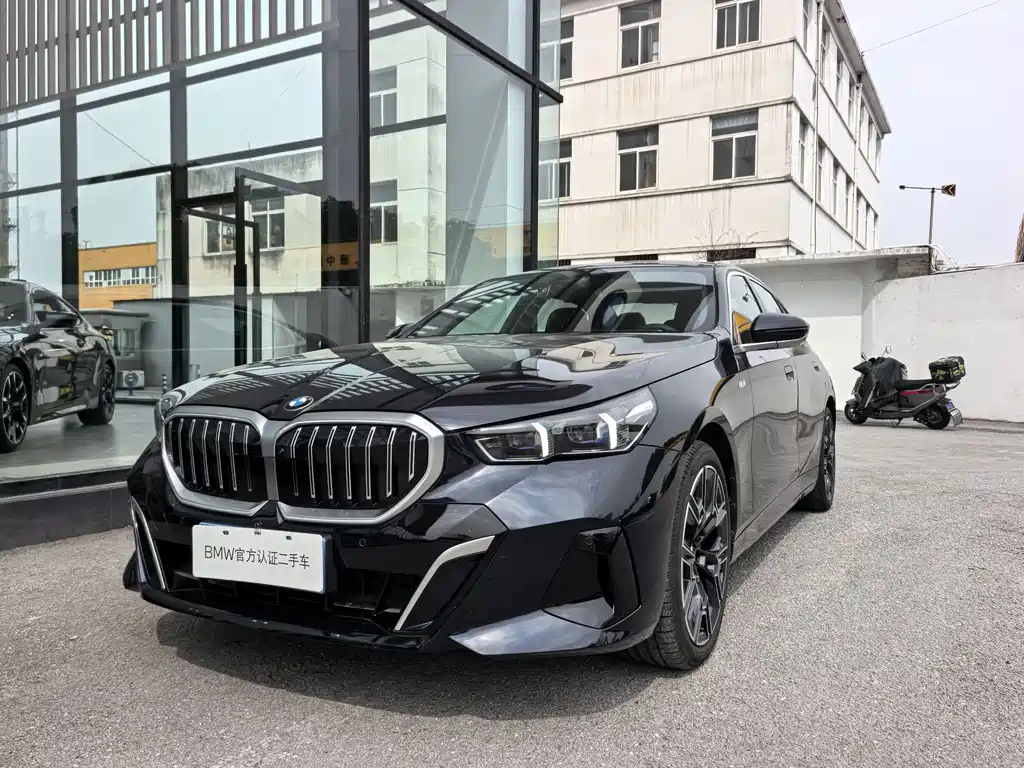 BMW 5 Series 2025