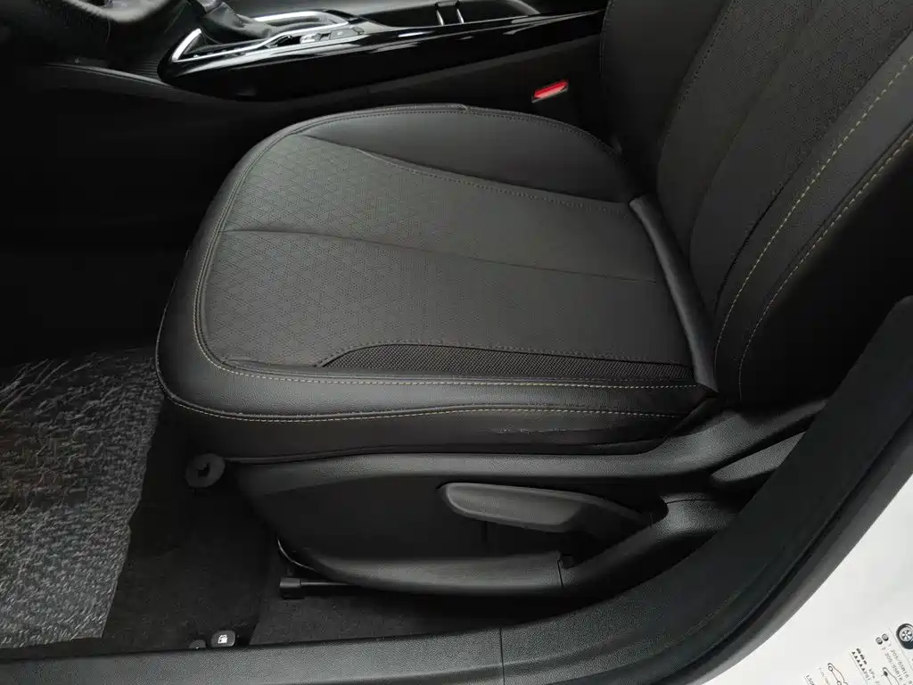 Buick Verano — миниатюра 20