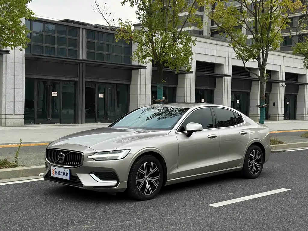 Volvo S60 2023
