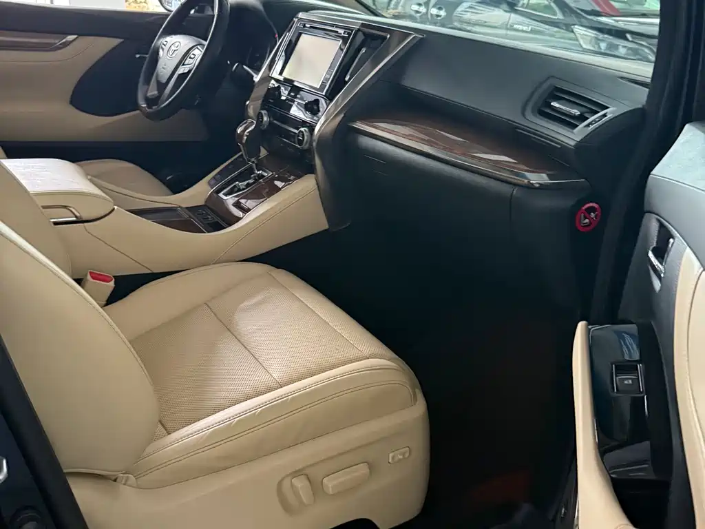 Toyota Alphard 2018 3.5L Luxury
