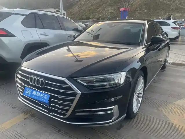 AUDI  A8