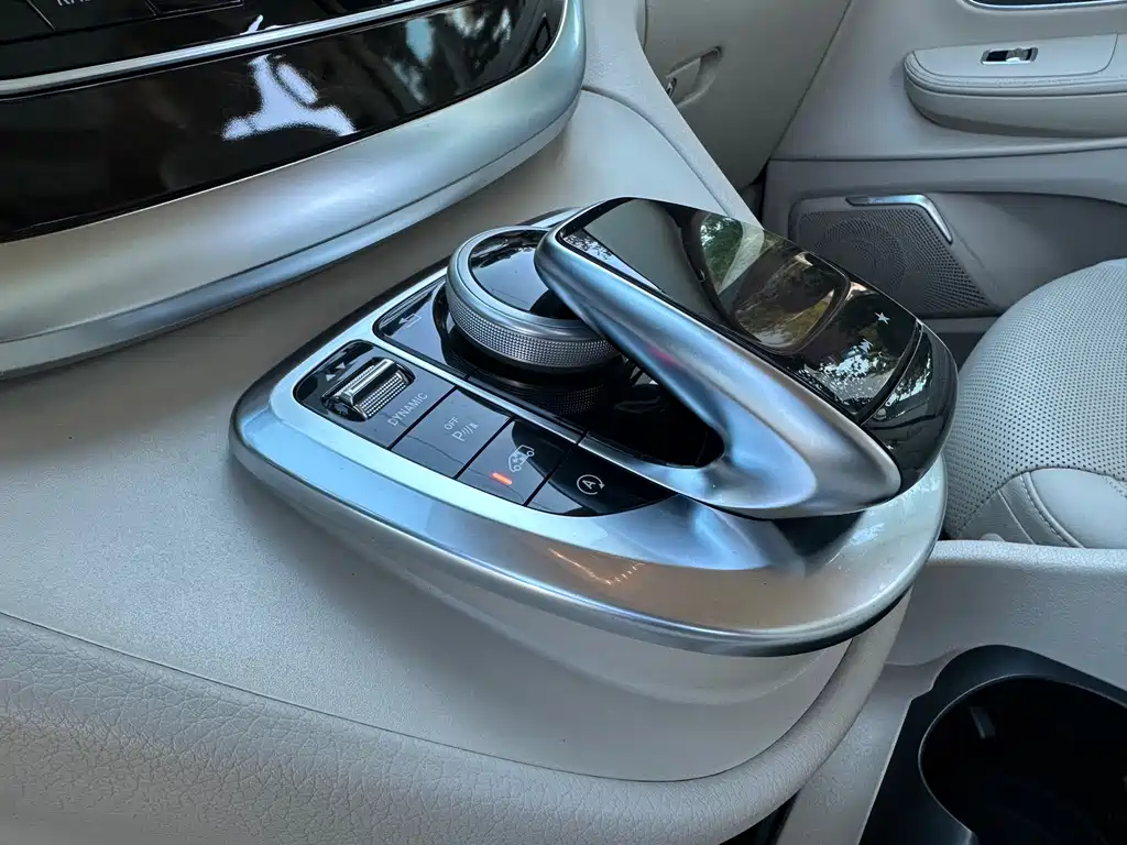 Mercedes-Benz V-Class — миниатюра 18