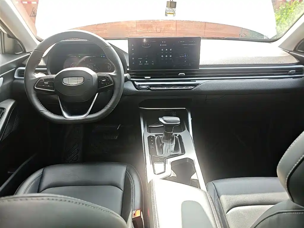 Geely Emgrand 2025 4 1.5L CVT