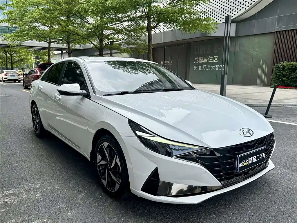 Hyundai Elantra 2021 1.5L CVT LUX Luxury