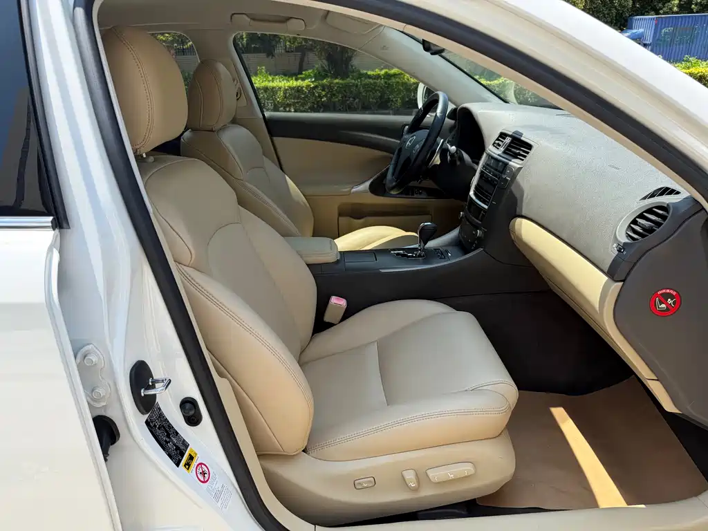 Lexus IS 2009 300