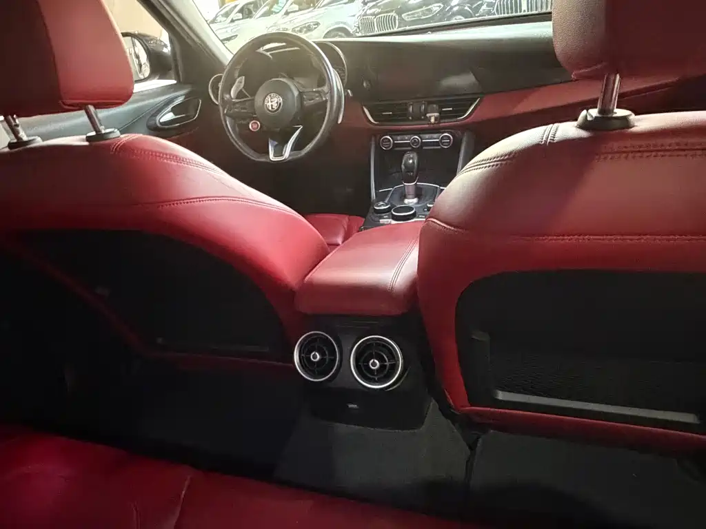 Alfa Romeo Giulia — миниатюра 7