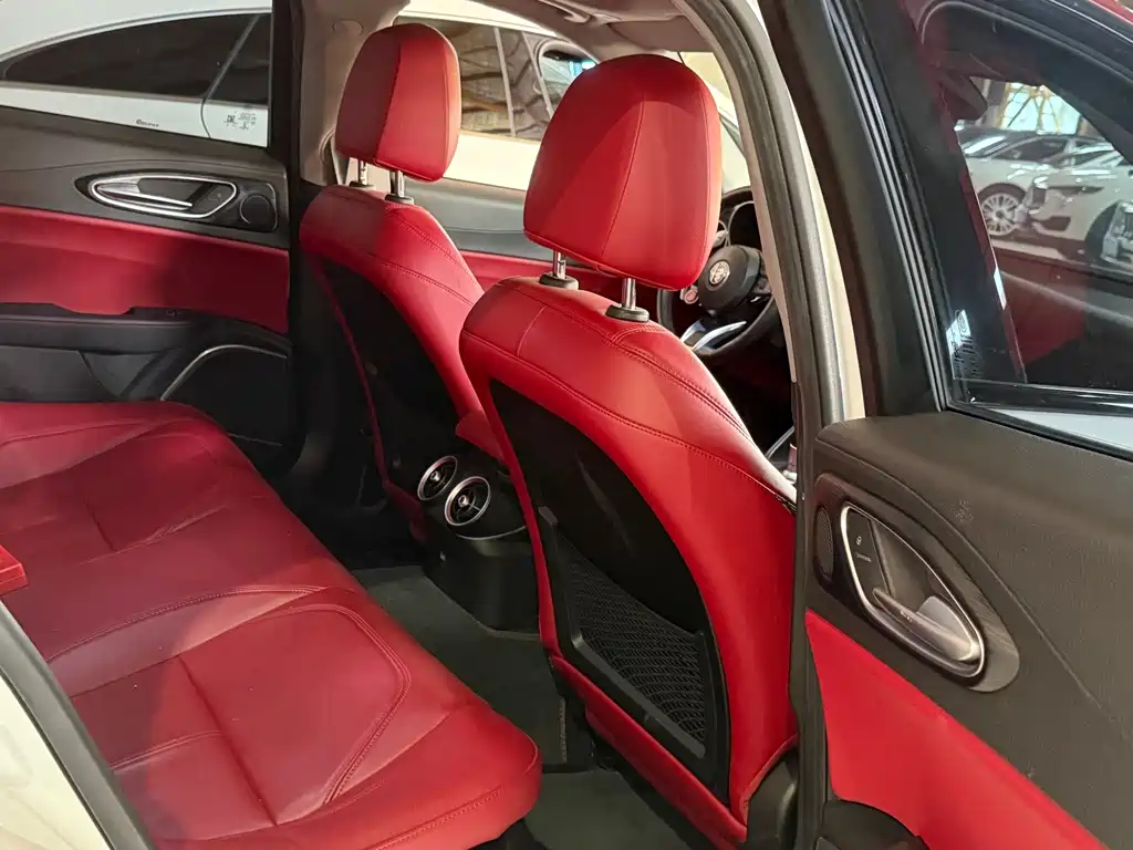 Alfa Romeo Giulia — миниатюра 8