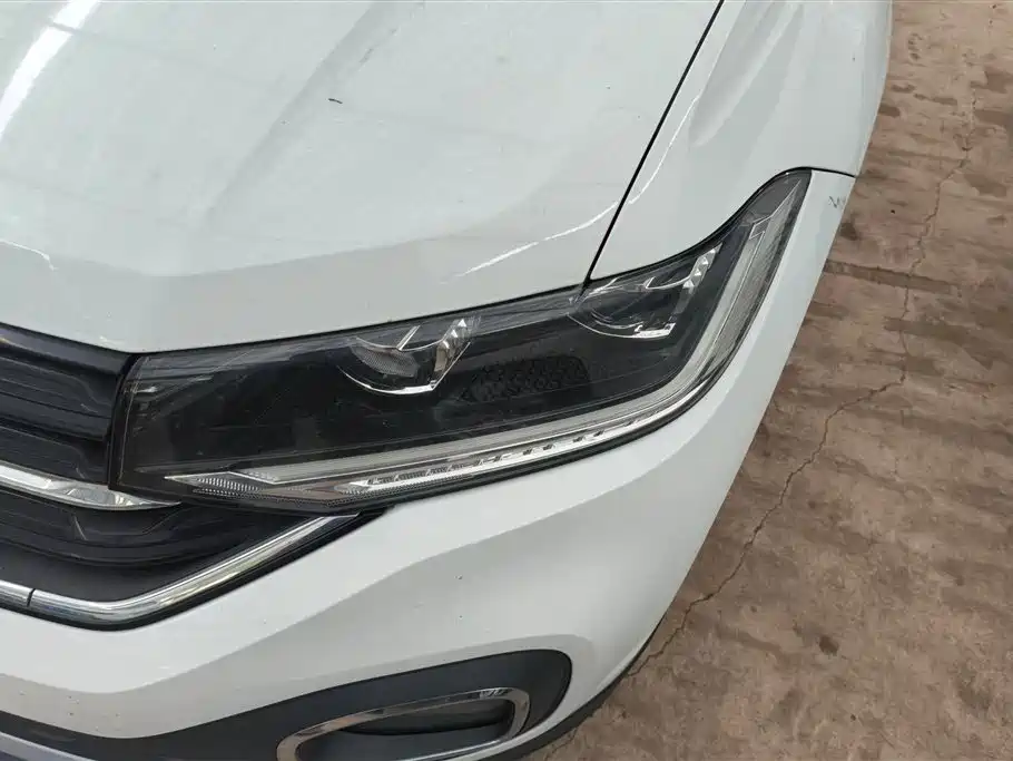 Volkswagen Tacqua 2020 1.5L AT