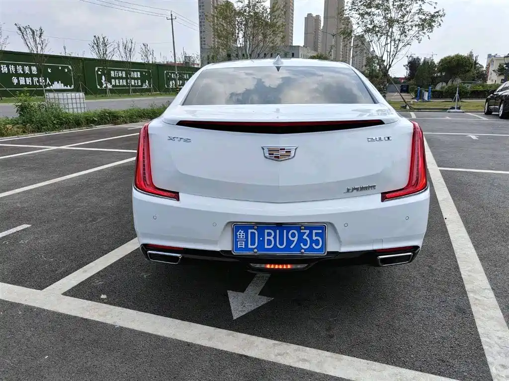 CADILLAC XTS