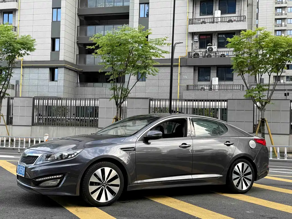 Kia K5 2011