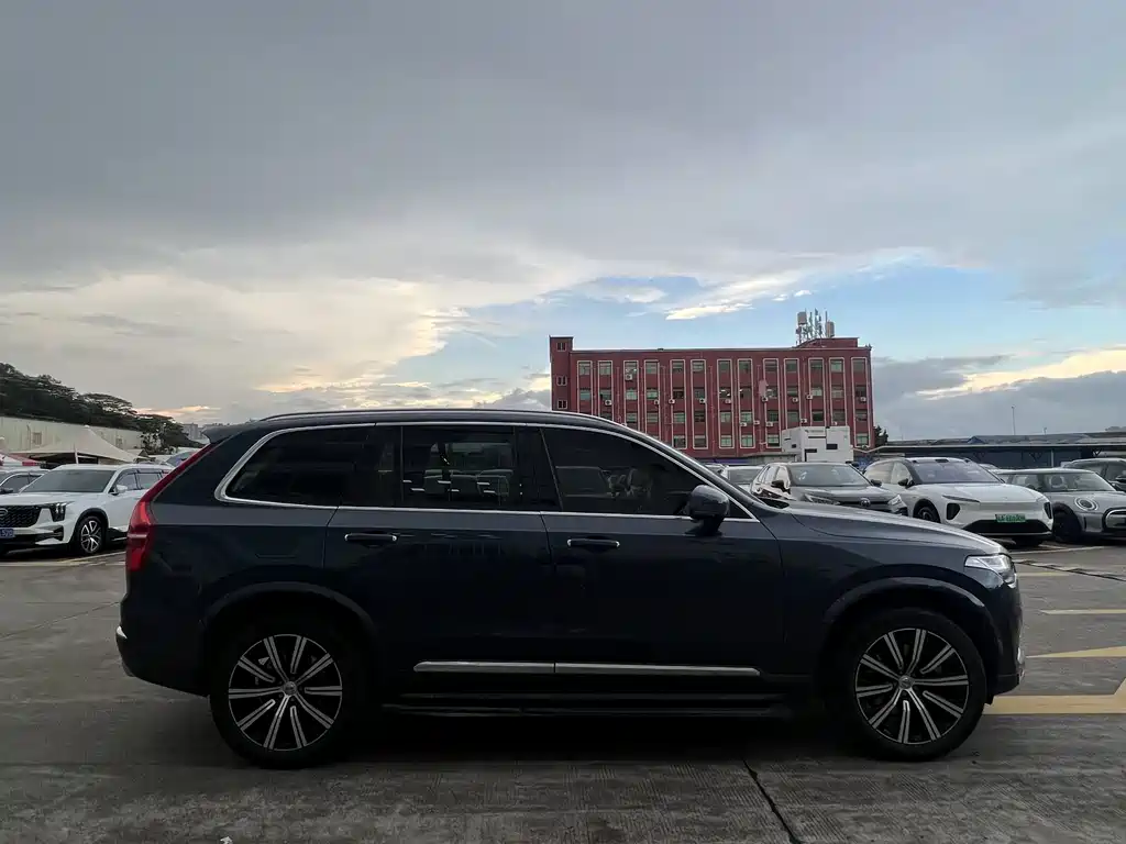 Volvo XC90 2021 B5 Luxury 5 мест