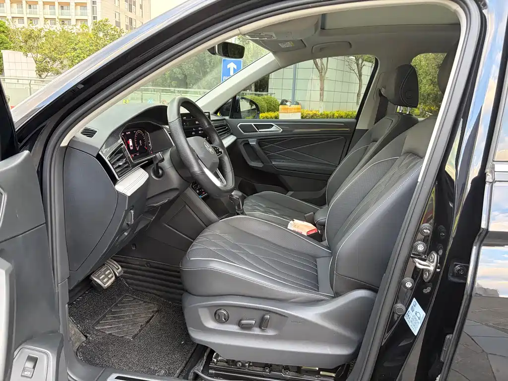 Volkswagen Tiguan L L 2022 330TSI AT R-Line