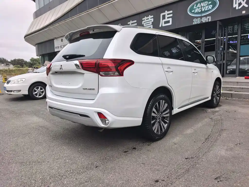 Mitsubishi Outlander — миниатюра 21