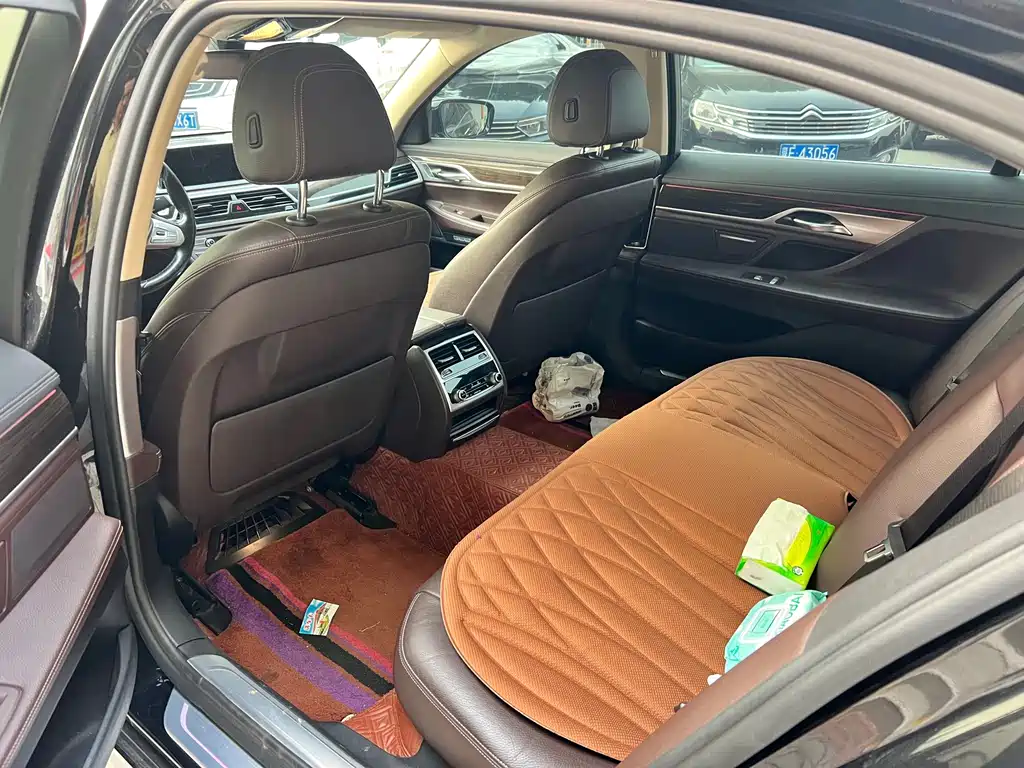 BMW 7 Series — миниатюра 4