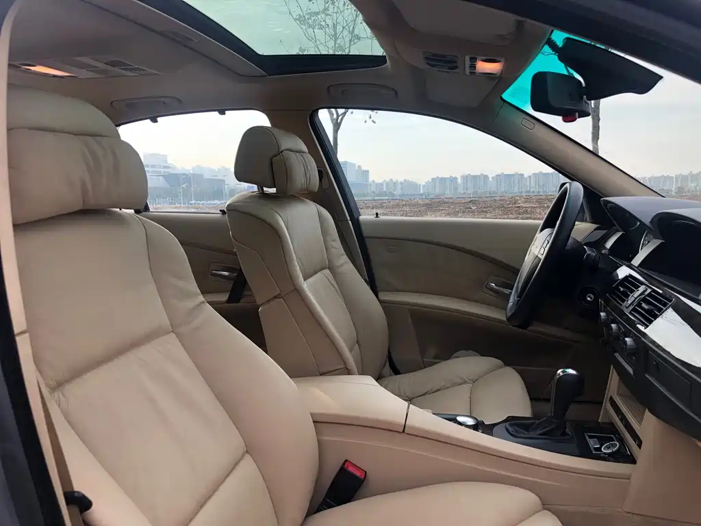 BMW 5 Series — миниатюра 10