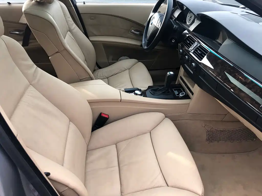 BMW 5 Series — миниатюра 8