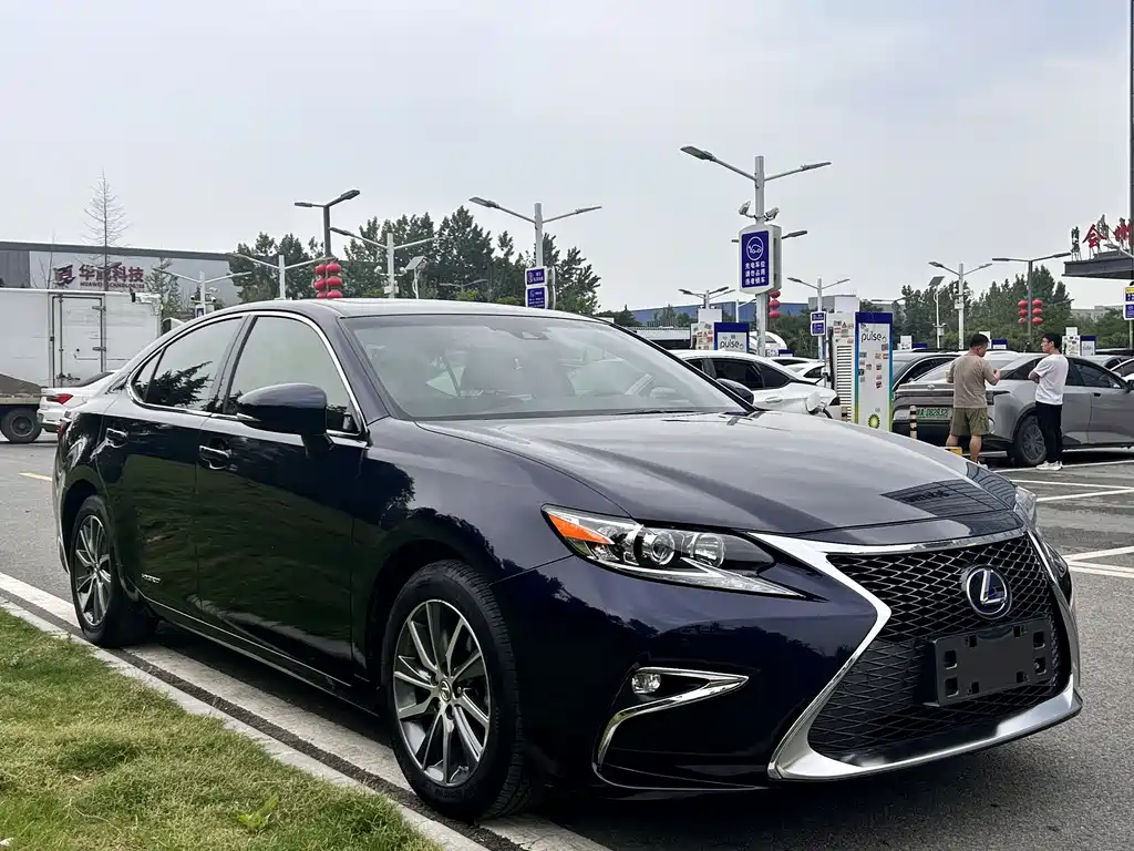 Lexus ES 2015 300h Comfort