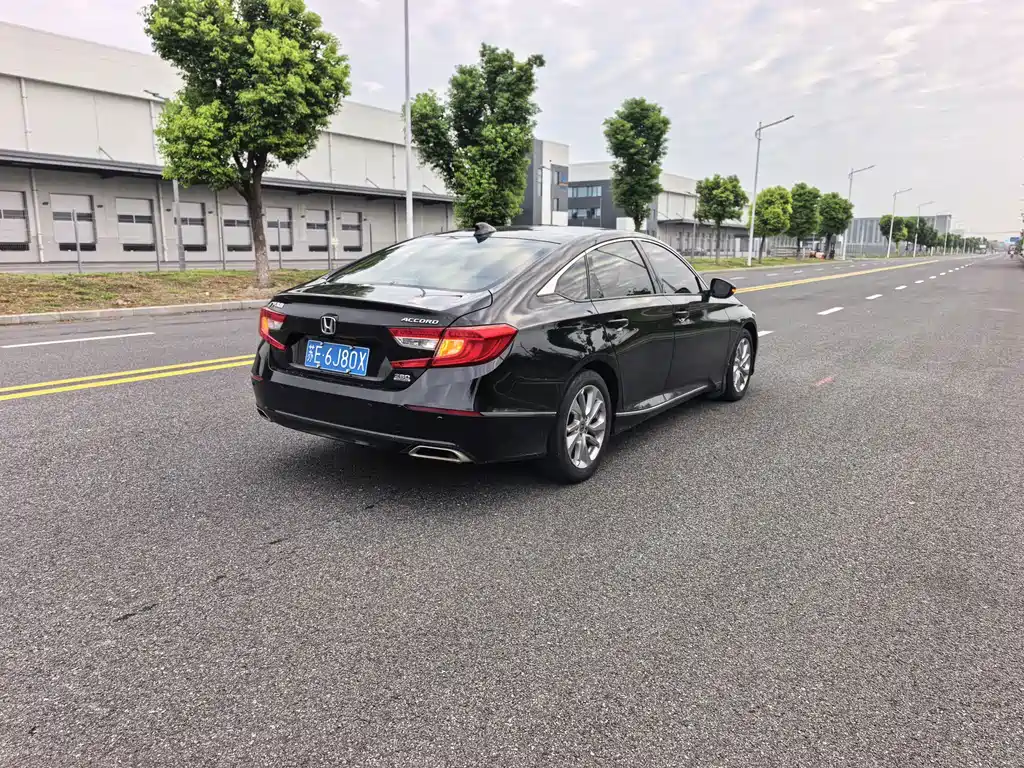Honda Accord — миниатюра 12