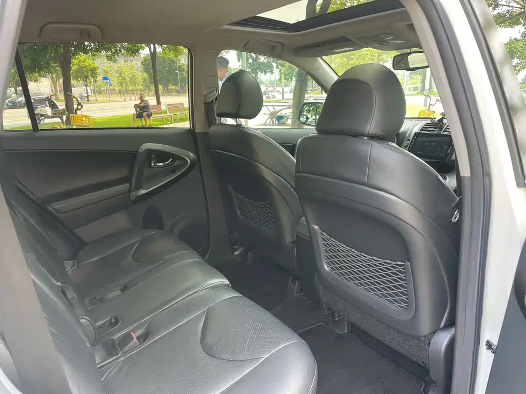Toyota RAV4 — миниатюра 24