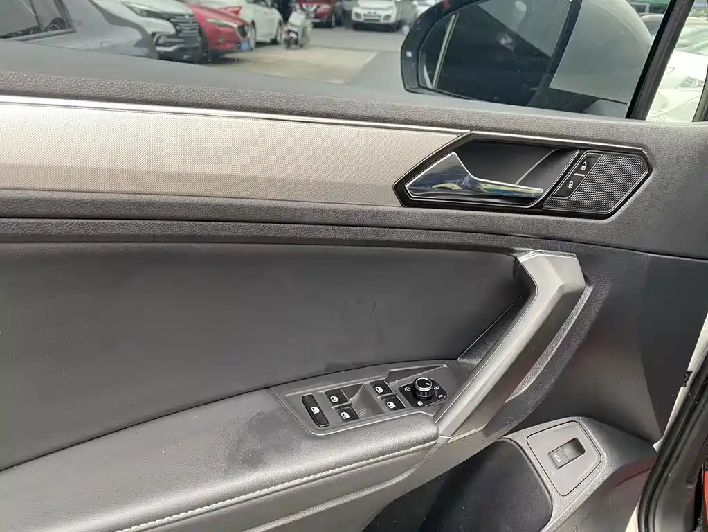 Volkswagen Tiguan L — миниатюра 8