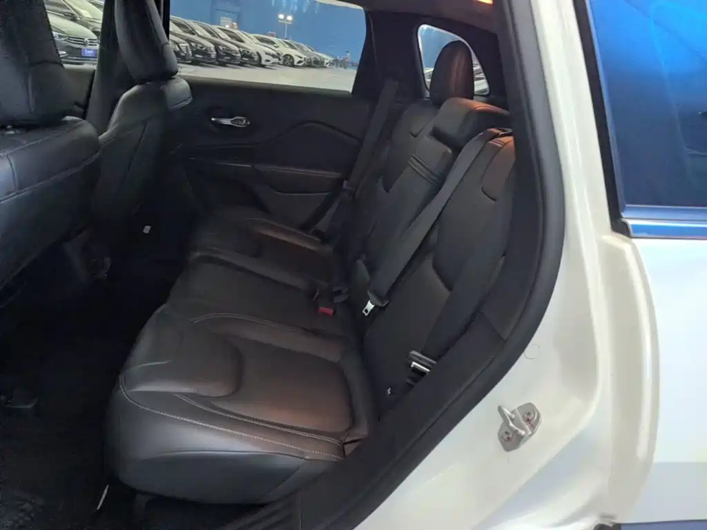 Jeep Cherokee — миниатюра 17