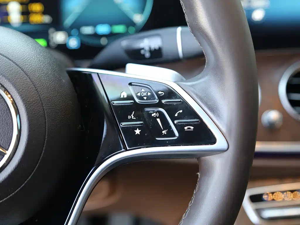 MERCEDES-BENZ E CLASS