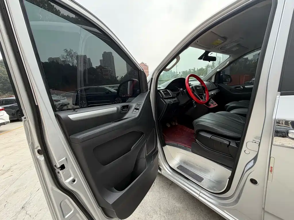 Maxus G10 2023 2.0T MT 7 мест