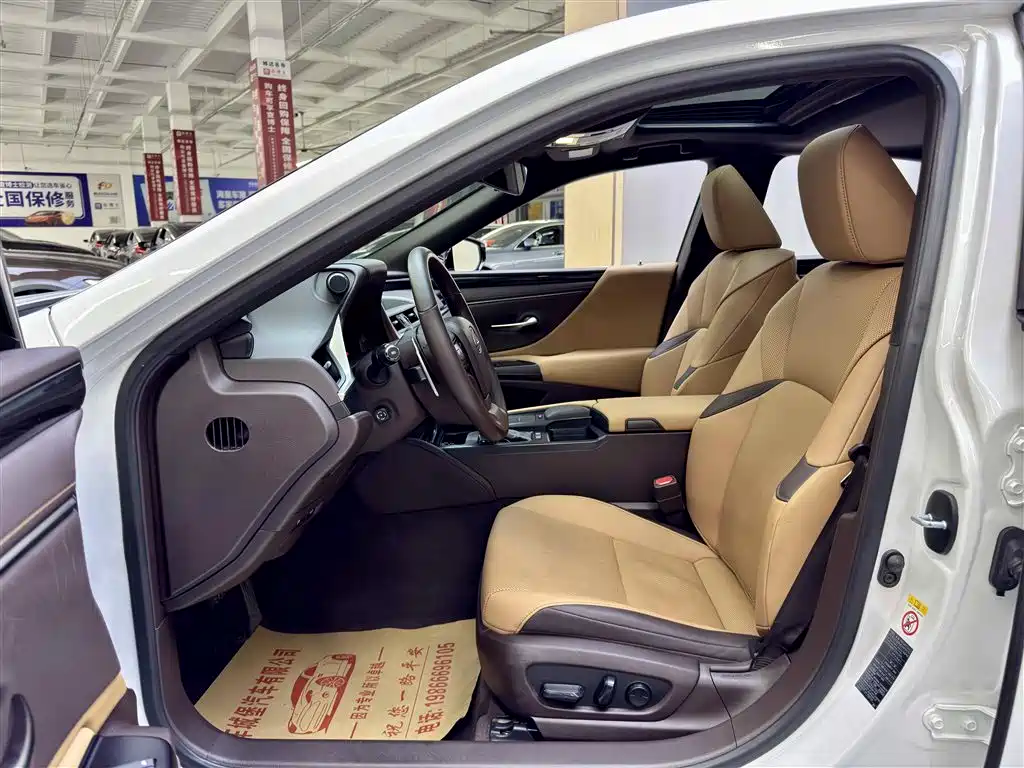Lexus ES — миниатюра 8