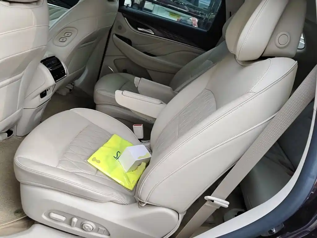 Buick Enclave — миниатюра 17