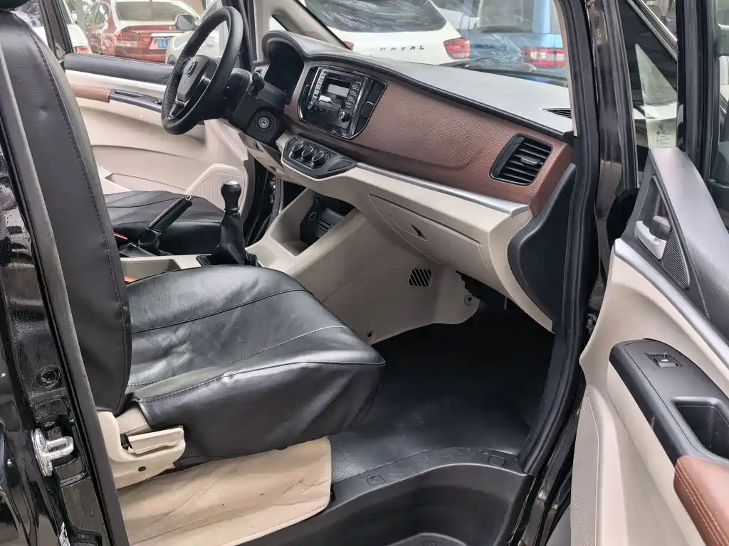 Forthing Lingzhi M5 1.6L Practical Type 5 seats, фото 8