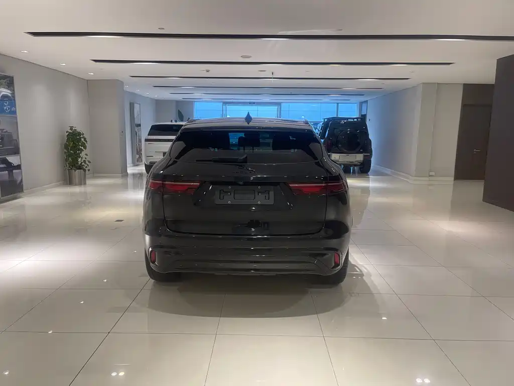 Jaguar F-Pace 2024 P250 R-Dynamic SE