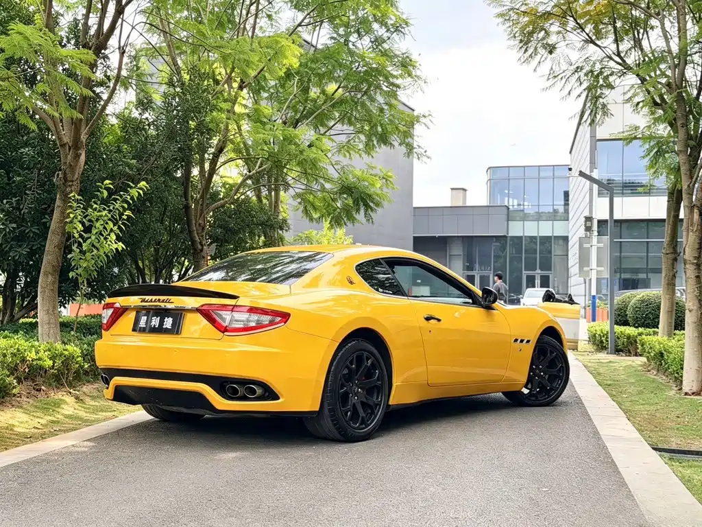 Maserati GranTurismo — миниатюра 6