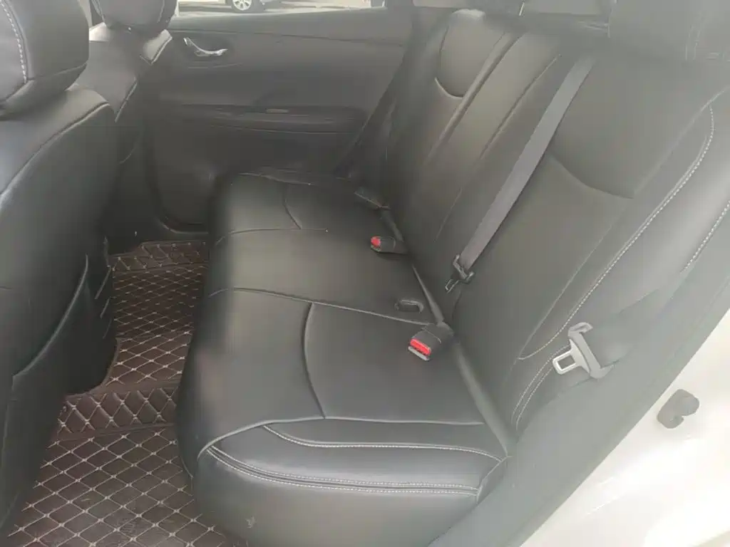 Nissan Tiida — миниатюра 17