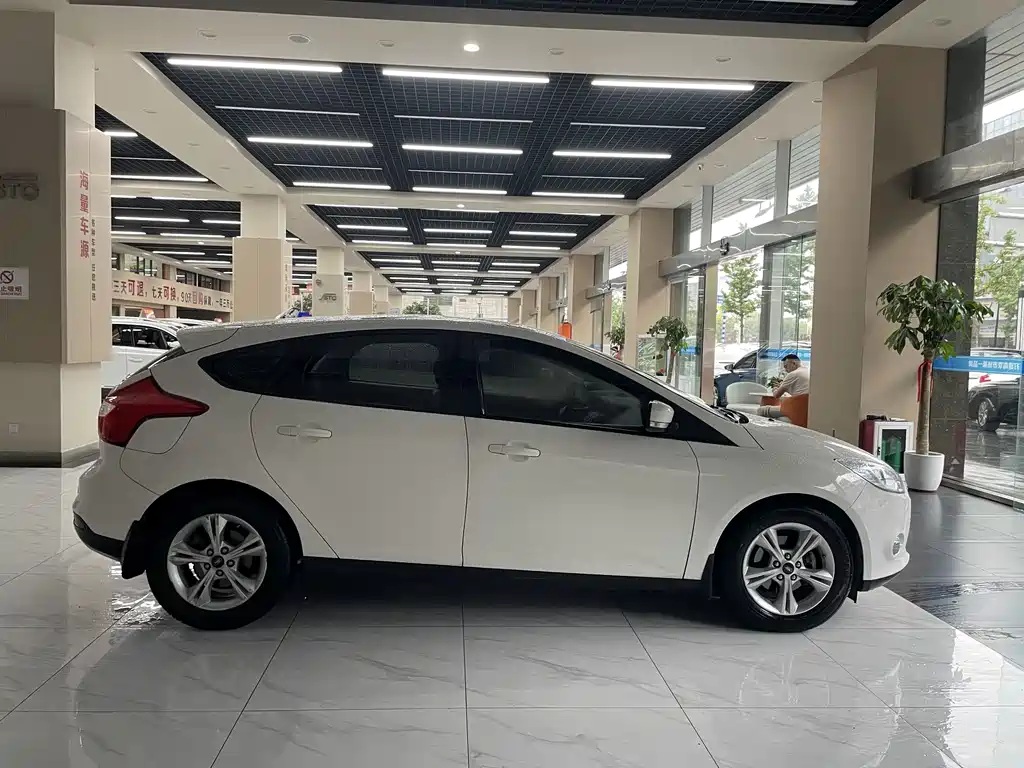 Ford Focus — миниатюра 10