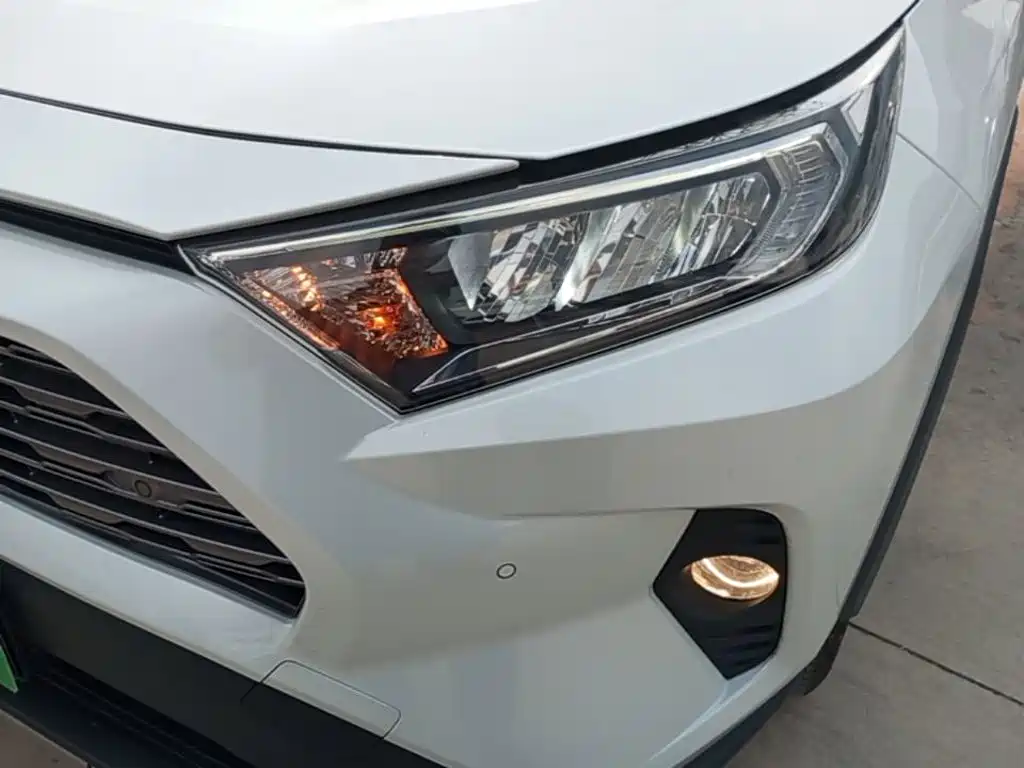 Toyota RAV4 — миниатюра 24