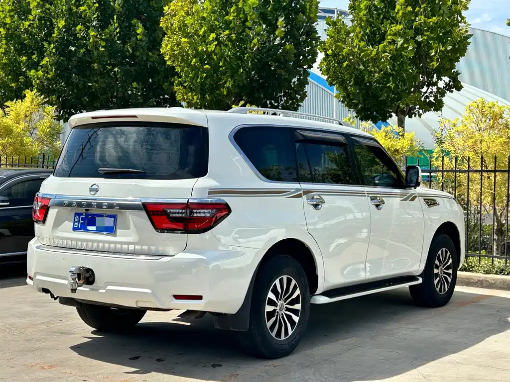 Nissan Patrol — миниатюра 12