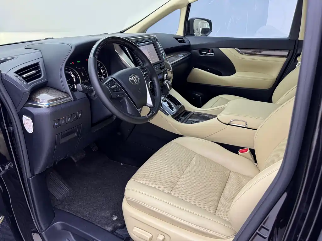 Toyota Vellfire 2019 2.5L HV Luxury
