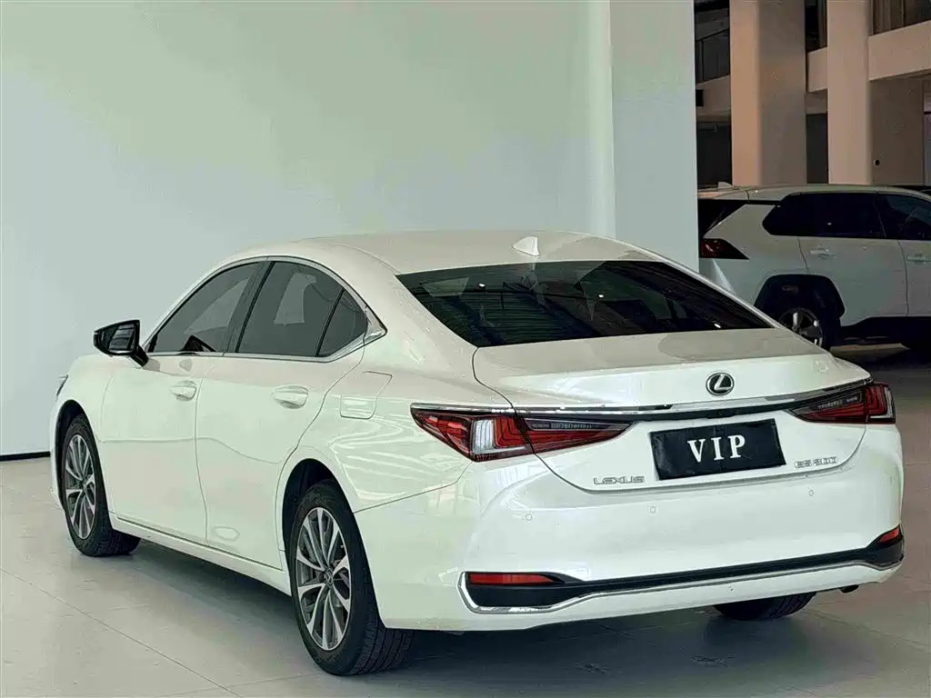 Lexus ES — миниатюра 7