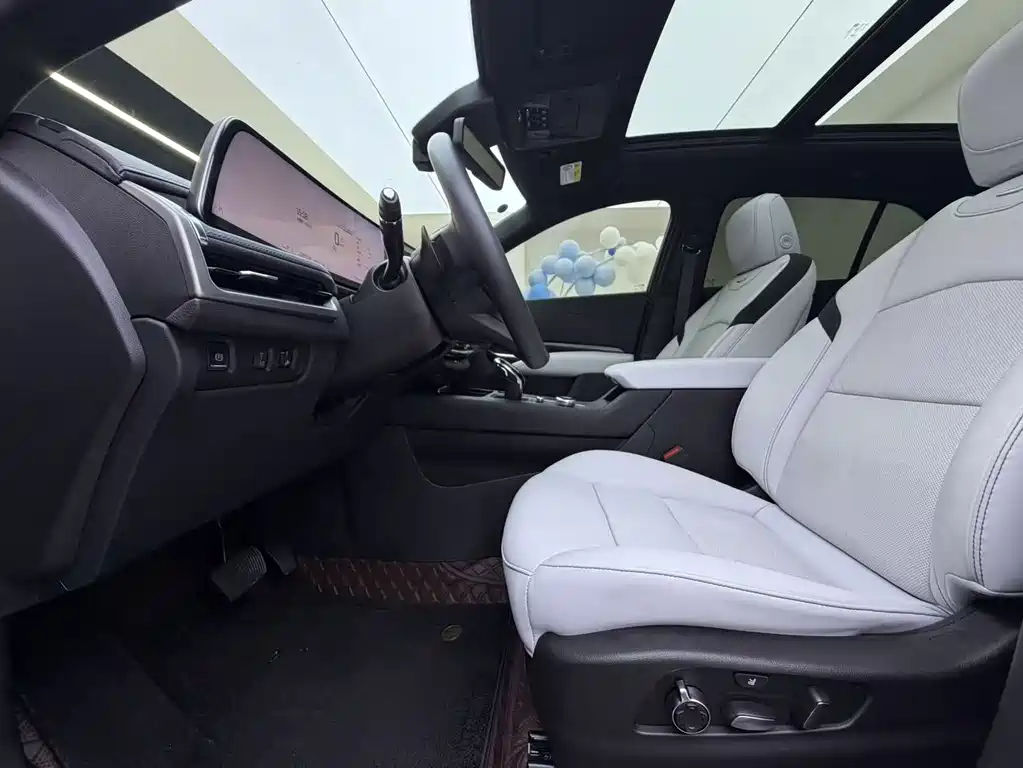 Cadillac XT4 — миниатюра 5