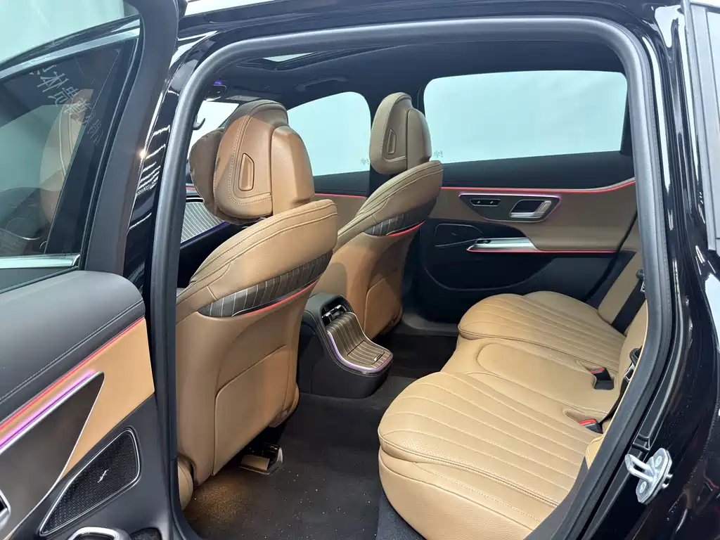 Mercedes-Benz E-Class — миниатюра 12