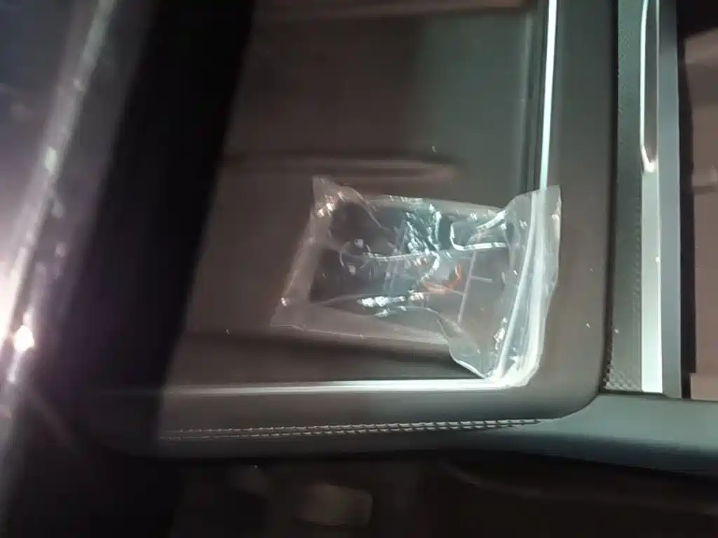 Tesla Model Y — миниатюра 9
