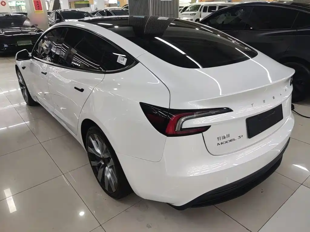 Tesla Model 3 — миниатюра 5