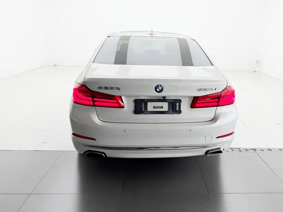 BMW 5 Series — миниатюра 8