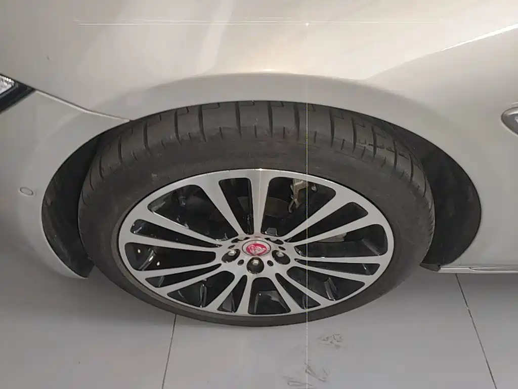 Jaguar XFL — миниатюра 23